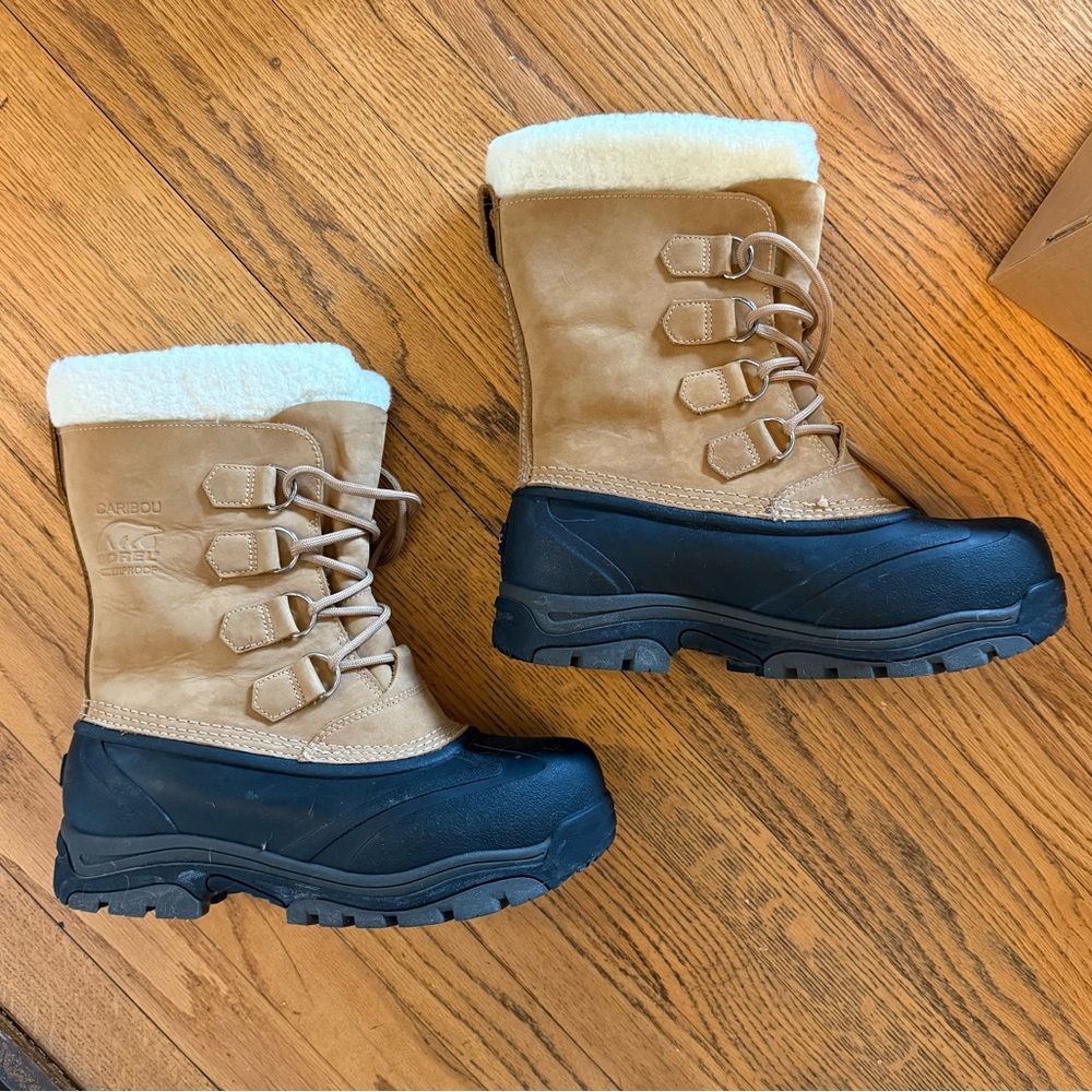 Sorel Caribou Boots in Buff Size 10 EUC